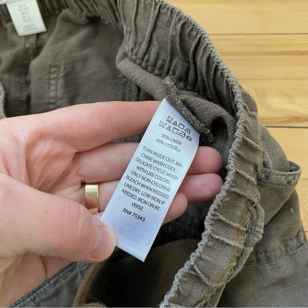 C&C California Linen Drawstring Pants in green - Picture 6 of 8